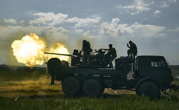 הלחימה בבאחמוט (צילום: AP)