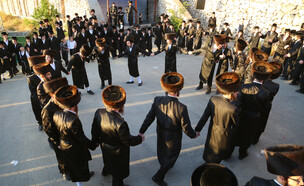 חסידים רוקדים (צילום: יעקב לדרמן, פלאש 90)