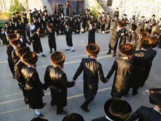 חסידים רוקדים