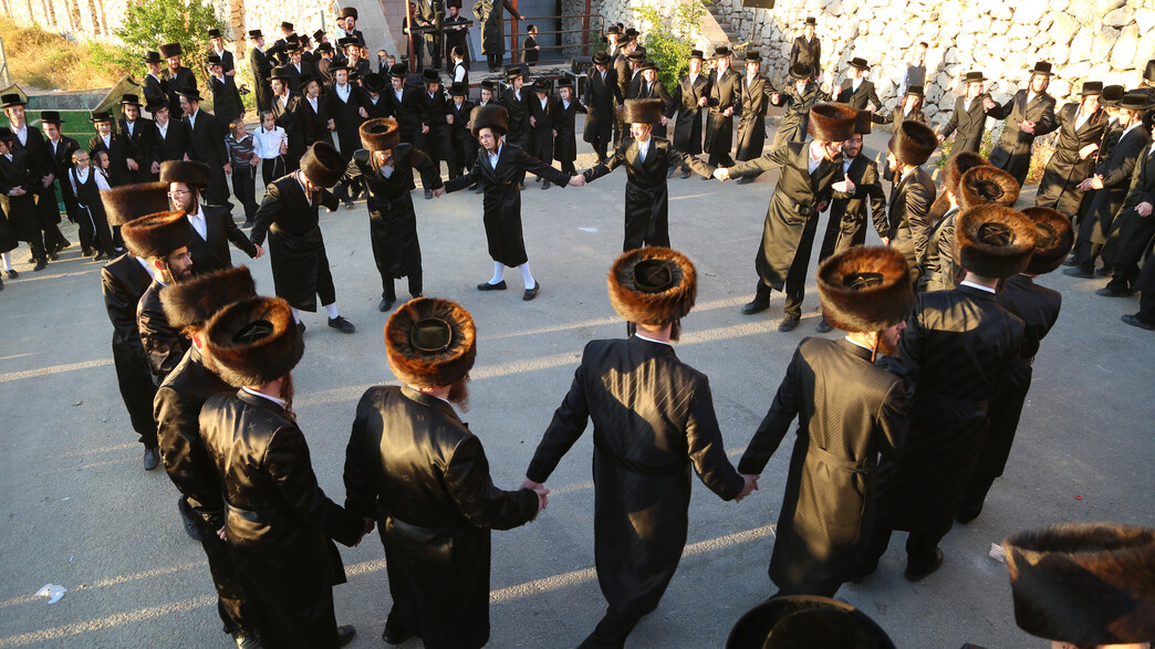 חסידים רוקדים