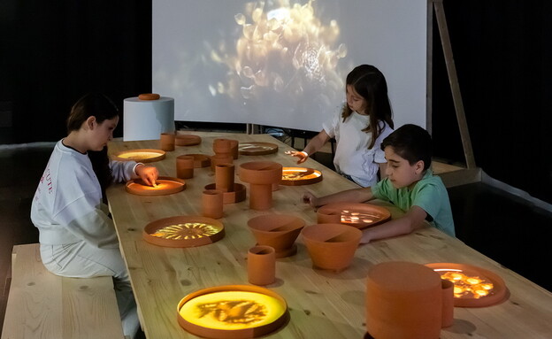 תערוכת אוכל מוזיאון העיצוב חולון פעילות ילדים בטעימה מן העתיד - 2 (צילום: אלעד שריג)