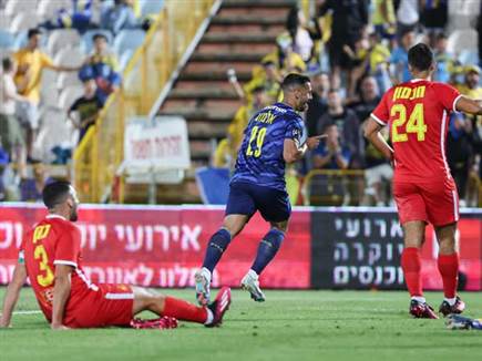 אלמוג חגג ראשון (לירון מולדובן)