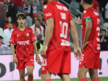 זכה לדקות בבוגרים. חזות (ברני ארדוב)