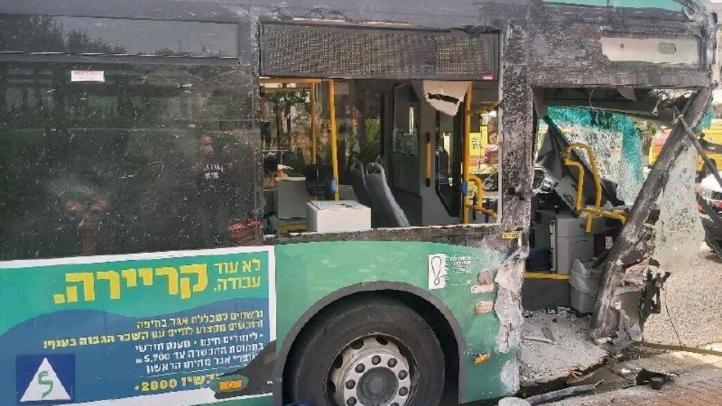 תאונת אוטובוס חיפה (צילום: כבאות והצלה)