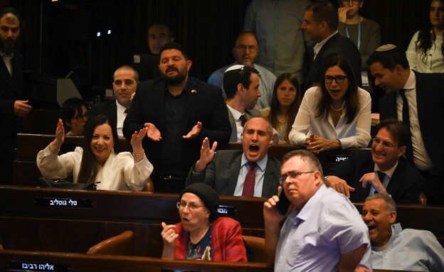 לילה לבן במליאת הכנסת: אושר התקציב לשנים 2024-2023 (צילום: יואב דודקביץ', TPS)
