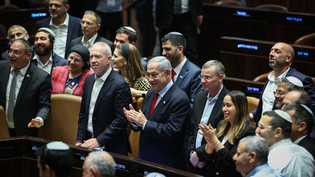 לילה לבן במליאת הכנסת: אושר התקציב לשנים 2024-2023 (צילום: יונתן זינדל, פלאש 90)