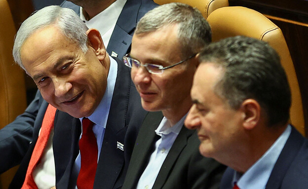 ראש הממשלה נתניהו, יריב לוין, ישראל כ"ץ בכנסת (צילום: רויטרס)