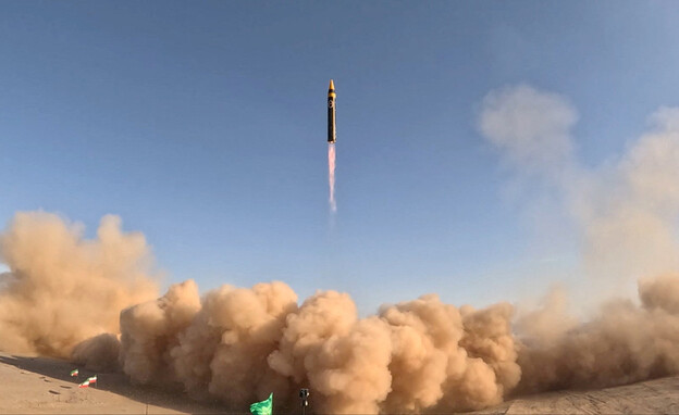 הטיל החדש שאיראן חשפה (צילום: reuters)