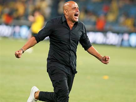 &quot;זה גביע מיוחד, כי התחלנו מכלום&quot;. אבוקסיס חוגג (צילום: אלן שיבר)