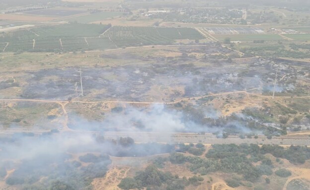 שריפת חורשה באזור זיקים (צילום: כבאות והצלה לישראל)