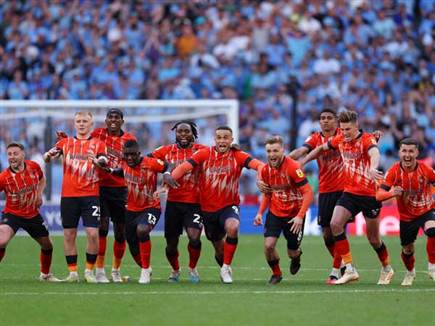 אך רק קבוצה אחת חגגה בסיום (GETTY)