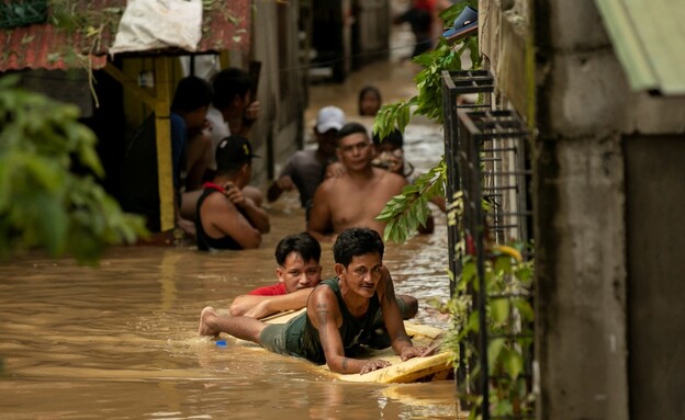 סופת ה"סופר טייפון" הכתה באי גואם - בדרך לפיליפיני (צילום: רויטרס)