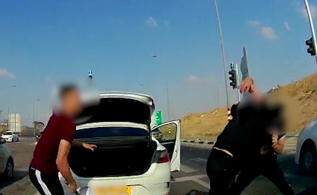 תקיפה בכביש בצומת תל ערד (צילום: דוברות המשטרה)