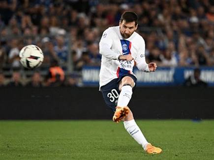 אבל טאץ' אחד של מסי הספיק (PATRICK HERTZOG/AFP via Getty Images)