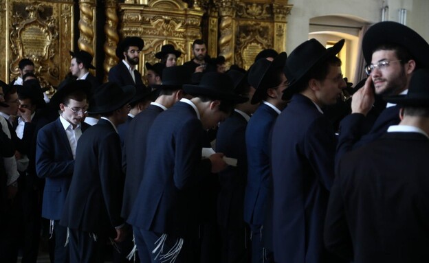 ישיבת פוניבז בבני ברק לקראת ההלוויה של הרב אדלשטיי (צילום: גדעון מרקוביץ, TPS)