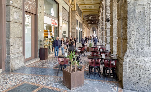 חנויות בולוניה איטליה (צילום: Mino Surkala, shutterstock)