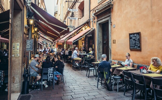 מסעדות בולוניה איטליה (צילום: Fotokon, shutterstock)