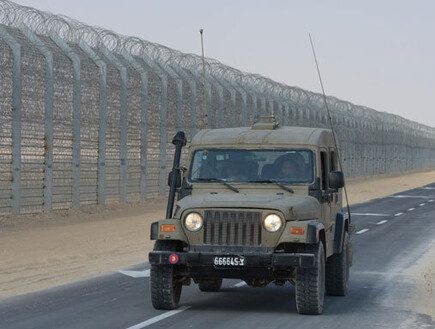 רכב צבאי על גבול מצרים (ארכיון) (צילום: לע