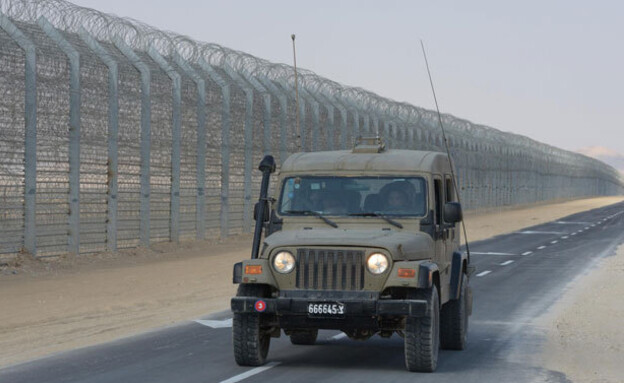 רכב צבאי על גבול מצרים (ארכיון) (צילום: לע"מ, חדשות)