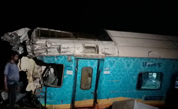 תאונת התנגשות הרכבות בהודו (צילום: רויטרס)