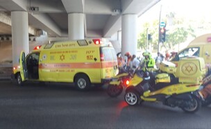 תאונת פגע וברח בתל אביב (צילום: מד"א)