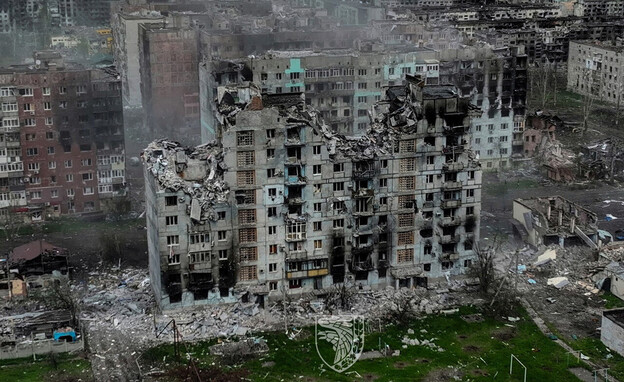 הריסות העיר באחמוט, אוקראינה (צילום: רויטרס)