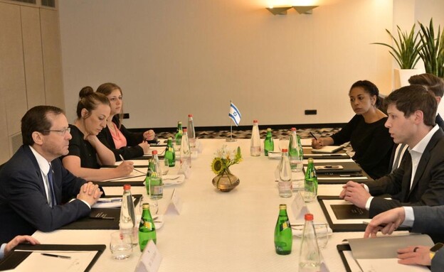 פגישתם של נשיא המדינה הרצוג ומנכ"ל OpenAI (צילום: עמוס בן גרשום, לע"מ)