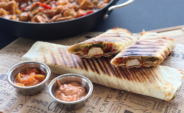 טורטייה עם תבשיל חזה עוף