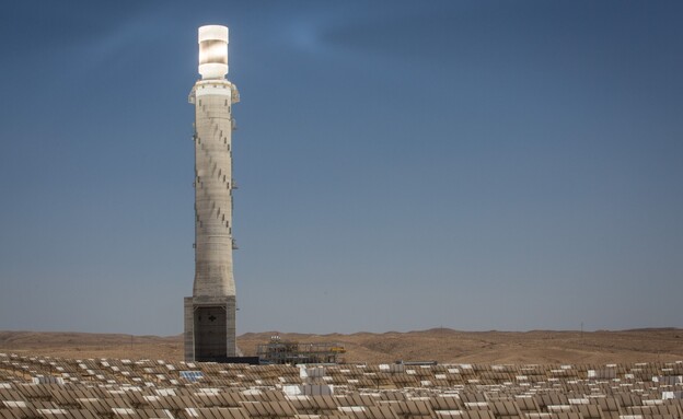 תחנת הכוח הסולארית באשלים שבנגב (צילום: מרים אלסטר, פלאש 90)