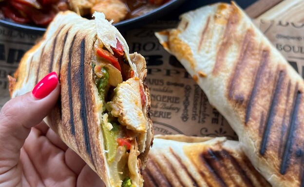 ארוחת טורטייה וחזה עוף