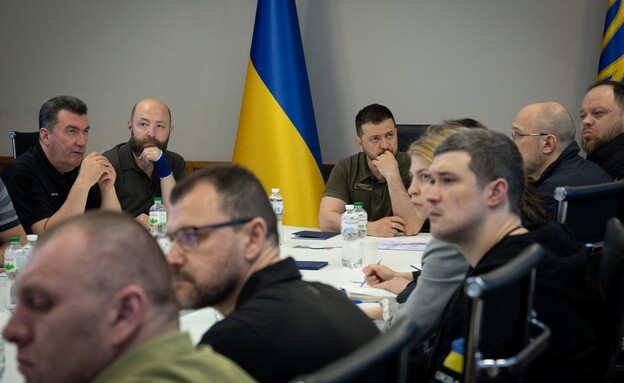 זלנסקי, ישיבת חירום, אוקראינה (צילום: רויטרס)