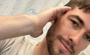עומר דרור הגיע לבית החולים אחרי שחתך לעצמו את האוזן (צילום: מתוך עמוד האינסטגרם של עומר דרור, instagram)