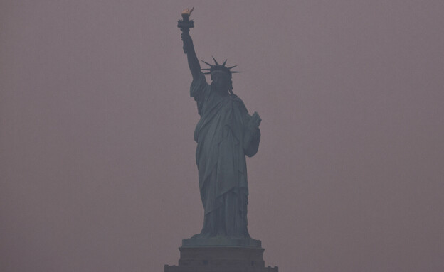 ניו יורק נצבעה כתום עקב זיהום אוויר כבד (צילום: רויטרס)