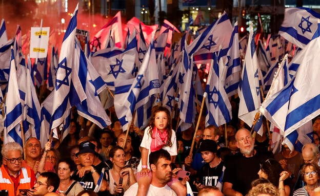 הפגנה בתל אביב (צילום: רויטרס)