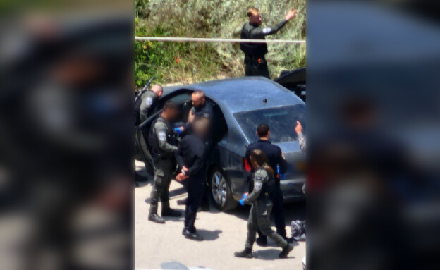 חשודים שנעצרו בחניון בית חולים בנצרת עם 6 אקדחים ו