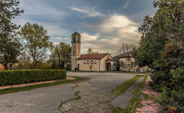 כנסייה קונוסונו איטליה (צילום: Emm.Bal, shutterstock)