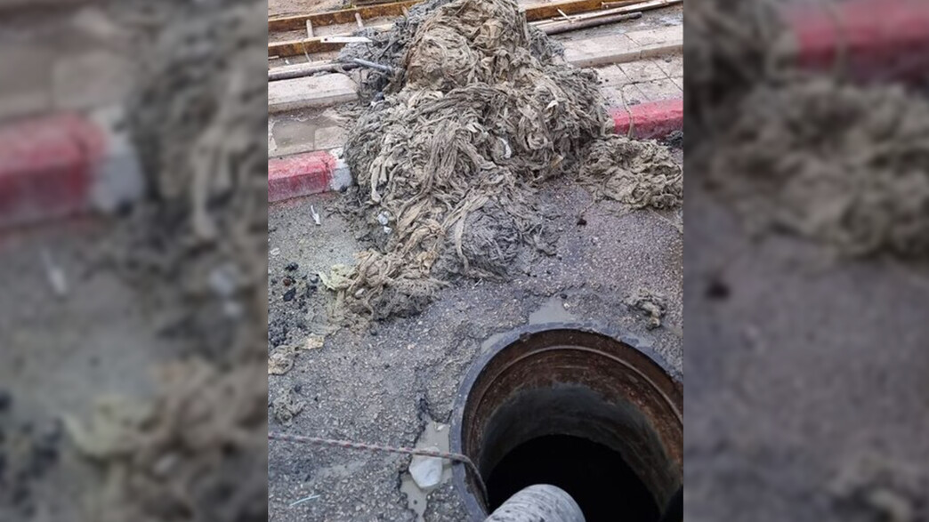 כחצי טון מגבונים לחים גרמו לסתימה בתשתית הביוב כחצי טון מגבונים לחים גרמו לסתימה בתשתית הביוב