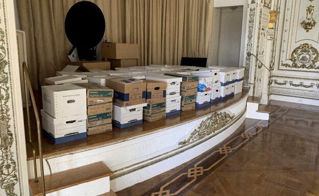 ארגזי המסמכים שנמצאו בביתו של טראמפ (צילום: reuters)
