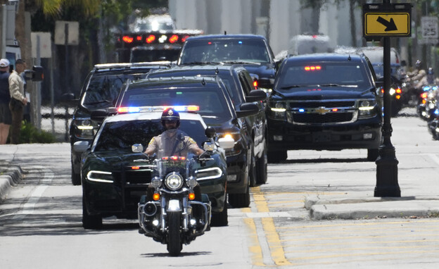 דונלד טראמפ מגיע לבית המשפט במיאמי (צילום: AP)