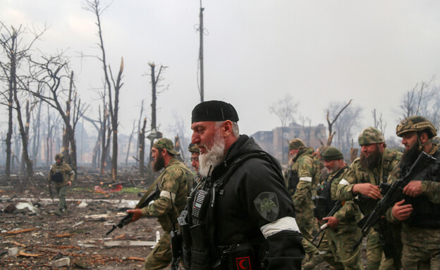 הבכיר הצ'צ'ני אדם דלימחאנוב בלחימה במריופול (צילום: רויטרס)