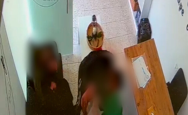 תקיפה בבית עסק בחורה (צילום: דוברות המשטרה)