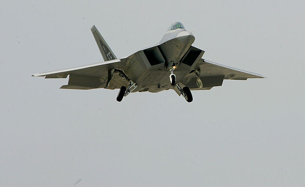 המטוס באוויר (צילום: Win McNamee/Getty Images)