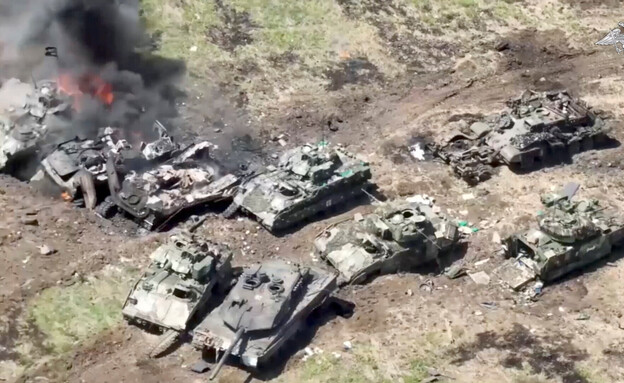 טנקים ונגמ"שים של צבא אוקראינה שהושמדו במתקפה (צילום: רויטרס)