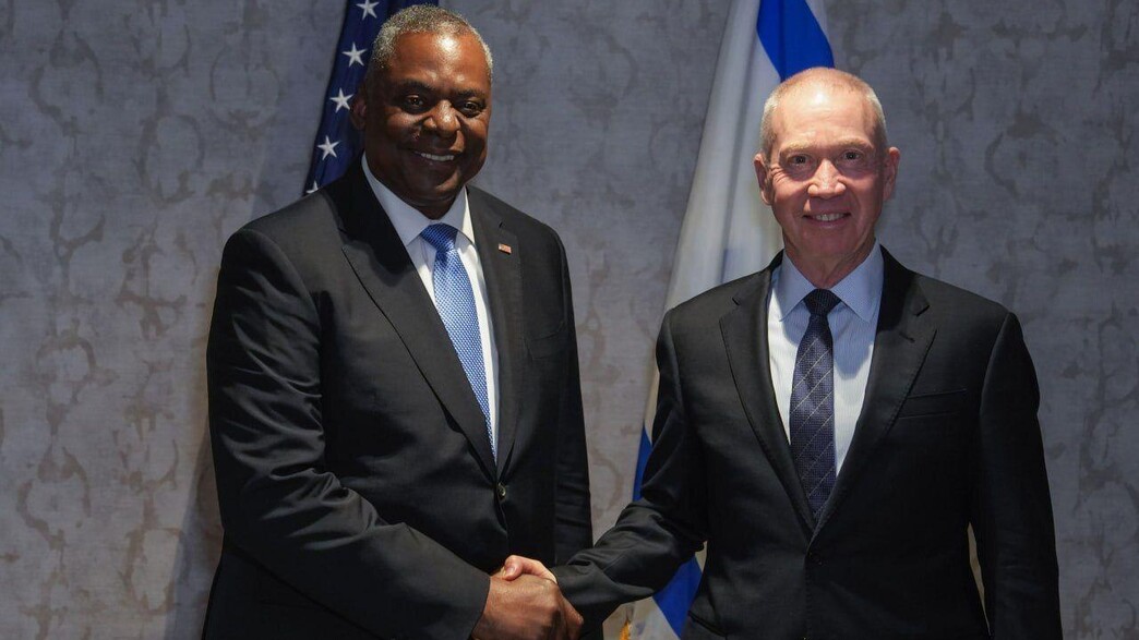 שר הביטחון גלנט נפגש עם מזכיר ההגנה האמריקני אוסטי