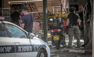 משטרת ישראל בזירה פיצוץ אופנוע ברמת גן (צילום: אבשלום ששוני, פלאש 90)