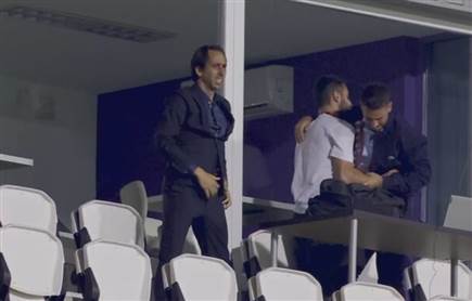 בסוף גם בניון חגג ביציע