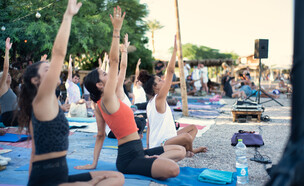 יום יוגה באילת (צילום: אלכסנדר דרעי)