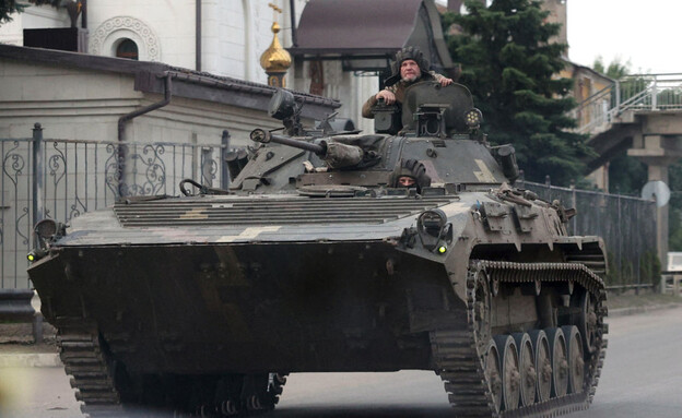 כוחות בחזית (צילום: ANATOLII STEPANOV/AFP)