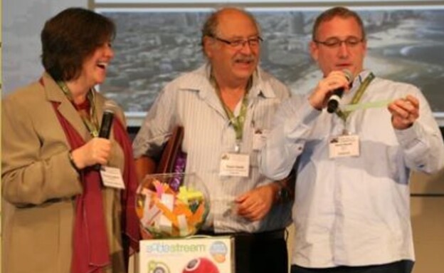 שרונה ג'סטמן עם יוסי ורדי ונועם ברדין, מנכ"ל וויז  (צילום: The Israel Conference)