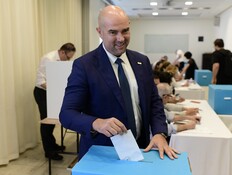 אמיר אוחנה מצביע בבחירות ללשכת עורכי הדין